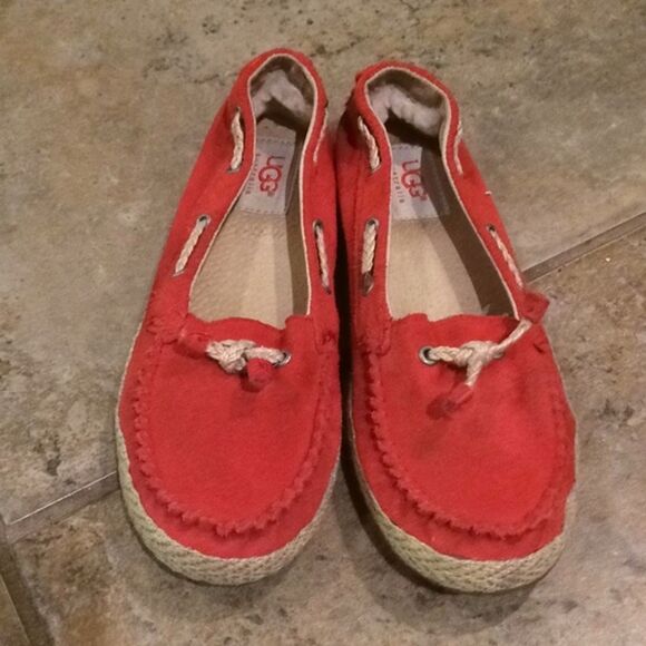 UGG Red Suede Leather Moccasin Slip-on Flat Loafers Girls Size 2 Espadrilles - Picture 3 of 12